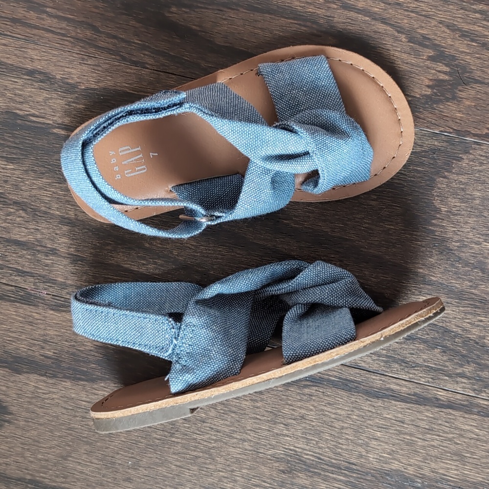 Never Worn Baby Gap Toddler Chambray Knot Sandals Size 7